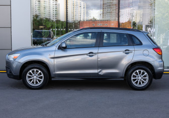 Подержанный автомобиль Mitsubishi ASX 2012 года (8 фото)