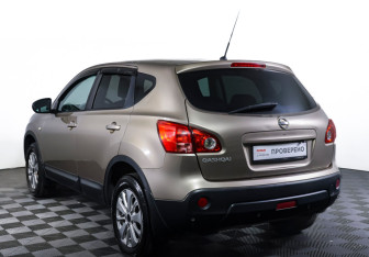 Подержанный автомобиль Nissan Qashqai 2008 года (7 фото)