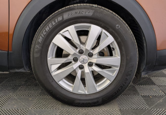 Подержанный автомобиль Peugeot 3008 2019 года (12 фото)