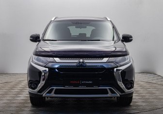 Подержанный автомобиль Mitsubishi Outlander 2019 года (8 фото)