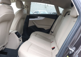 Подержанный автомобиль Audi A5 Liftback 2018 года (10 фото)