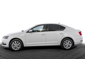 Подержанный автомобиль Skoda Octavia Liftback 2018 года (8 фото)