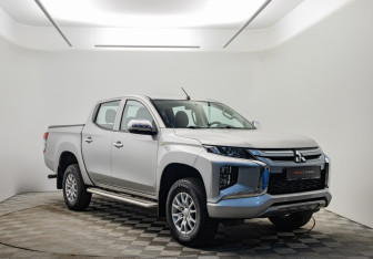 Подержанный автомобиль Mitsubishi L200 2021 года (4 фото)