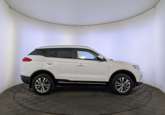 Подержанный автомобиль Geely Atlas 2021 года (4 фото)