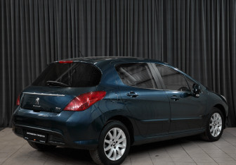 Подержанный автомобиль Peugeot 308 Hatchback 2011 года (4 фото)