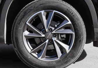 Подержанный автомобиль Omoda C5 2024 года (19 фото)