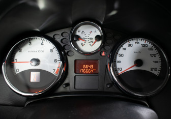 Подержанный автомобиль Peugeot 207 Hatchback 2010 года (12 фото)