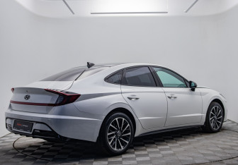 Подержанный автомобиль Hyundai Sonata 2021 года (5 фото)