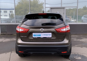 Подержанный автомобиль Nissan Qashqai 2014 года (7 фото)