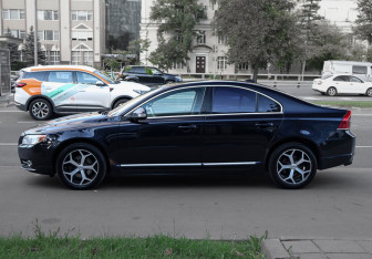 Подержанный автомобиль Volvo S80 2007 года (8 фото)