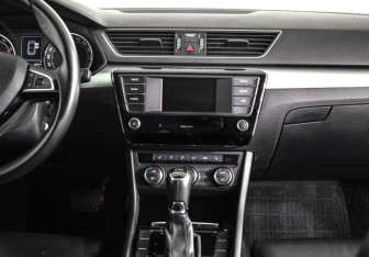 Подержанный автомобиль Skoda Superb Liftback 2016 года (16 фото)