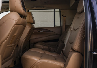 Подержанный автомобиль Cadillac Escalade Suv 2016 года (14 фото)