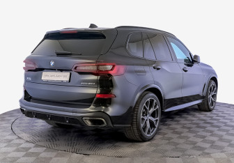 Подержанный автомобиль BMW X5 2021 года (5 фото)