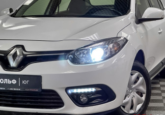 Подержанный автомобиль Renault Fluence 2014 года (22 фото)