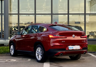 Подержанный автомобиль BMW X4 2018 года (7 фото)