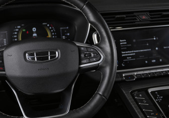 Подержанный автомобиль Geely Atlas Pro 2022 года (12 фото)