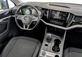 Подержанный автомобиль Volkswagen Touareg 2019 года (30 фото)