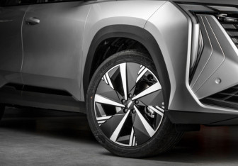 Новый Geely Atlas 2025 (2 фото)