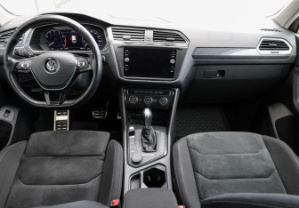 Подержанный автомобиль Volkswagen Tiguan 2018 года (14 фото)