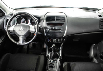 Подержанный автомобиль Mitsubishi ASX 2013 года (11 фото)