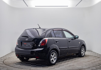 Подержанный автомобиль Kia Rio Hatchback 2010 года (5 фото)