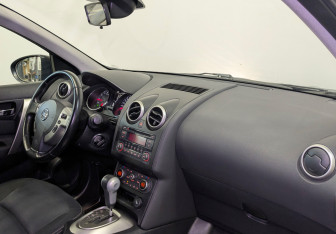 Подержанный автомобиль Nissan Qashqai+2 2011 года (10 фото)