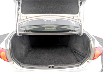 Подержанный автомобиль Toyota Corolla Sedan 2008 года (10 фото)