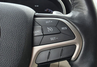 Подержанный автомобиль Jeep Grand Cherokee 2014 года (19 фото)