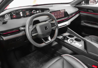 Подержанный автомобиль Changan UNI-V 2024 года (7 фото)