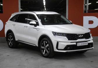 Подержанный автомобиль Kia Sorento 2022 года (3 фото)