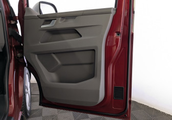 Подержанный автомобиль Volkswagen Caravelle 2022 года (24 фото)