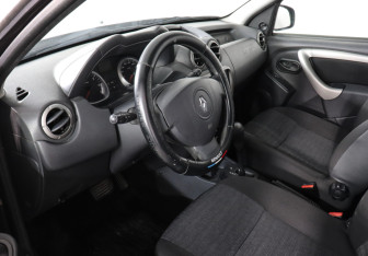 Подержанный автомобиль Renault Duster 2014 года (5 фото)