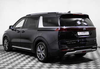 Подержанный автомобиль Kia Carnival 2021 года (7 фото)