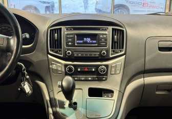Подержанный автомобиль Hyundai H-1 2017 года (17 фото)