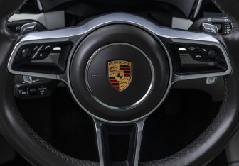 Подержанный автомобиль Porsche Macan 2019 года (13 фото)