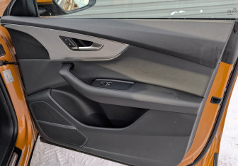 Подержанный автомобиль Audi Q8 2019 года (24 фото)
