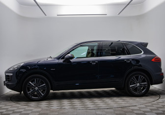 Подержанный автомобиль Porsche Cayenne 2015 года (8 фото)