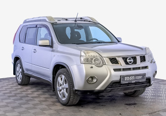 Подержанный автомобиль Nissan X-Trail 2011 года (3 фото)