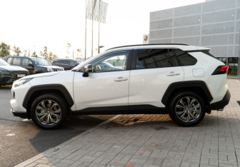 Новый Toyota RAV4 2025 (9 фото)