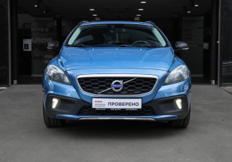Подержанный автомобиль Volvo V40 Hatchback 2014 года (2 фото)