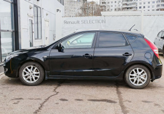 Подержанный автомобиль Hyundai i30 Hatchback 2011 года (8 фото)