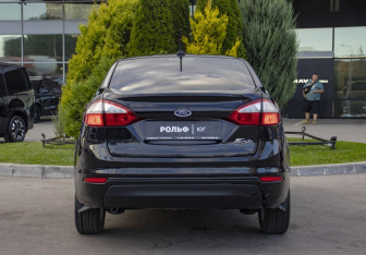 Подержанный автомобиль Ford Fiesta Sedan 2018 года (6 фото)