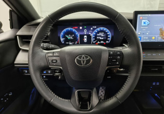 Подержанный автомобиль Toyota Camry Sedan 2024 года (12 фото)