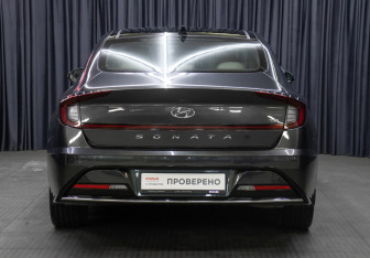 Подержанный автомобиль Hyundai Sonata 2022 года (6 фото)