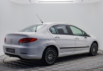 Подержанный автомобиль Peugeot 408 2015 года (5 фото)