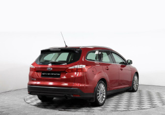 Подержанный автомобиль Ford Focus Wagon 2013 года (3 фото)