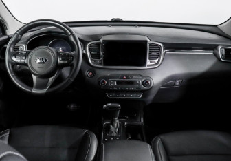 Подержанный автомобиль Kia Sorento 2016 года (13 фото)