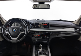 Подержанный автомобиль BMW X5 2014 года (14 фото)