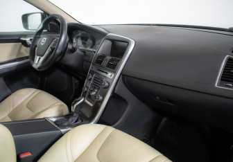 Подержанный автомобиль Volvo XC60 2013 года (9 фото)