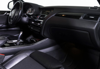 Подержанный автомобиль BMW X4 2016 года (10 фото)